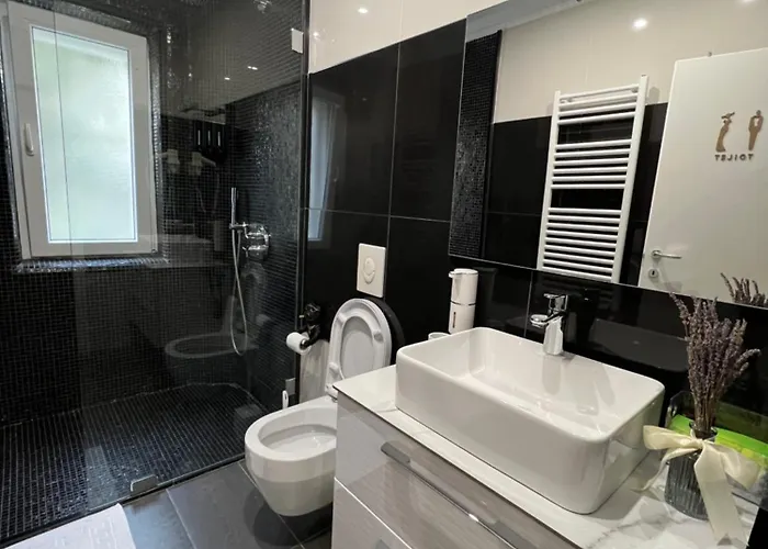 Emar Luxury Apartment